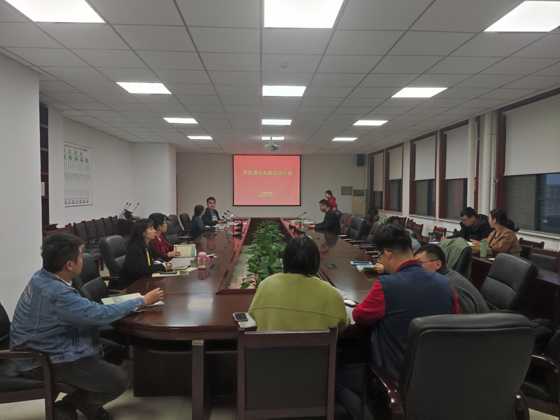 985ebc79fe9c431189e7b86877681a21.jpg 985ebc79fe9c431189e7b86877681a21.jpg